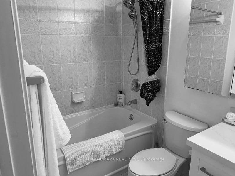 909 Bay Street, Unit 808 thumbnail 6