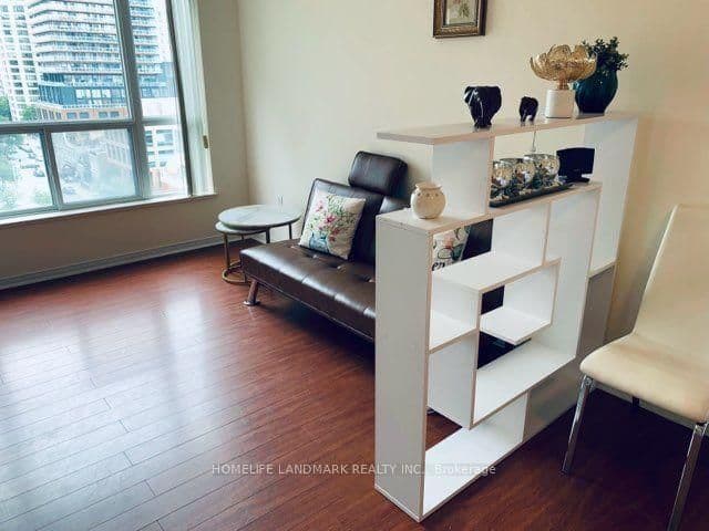 909 Bay Street, Unit 808 thumbnail 8