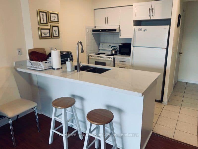 909 Bay Street, Unit 808 thumbnail 9