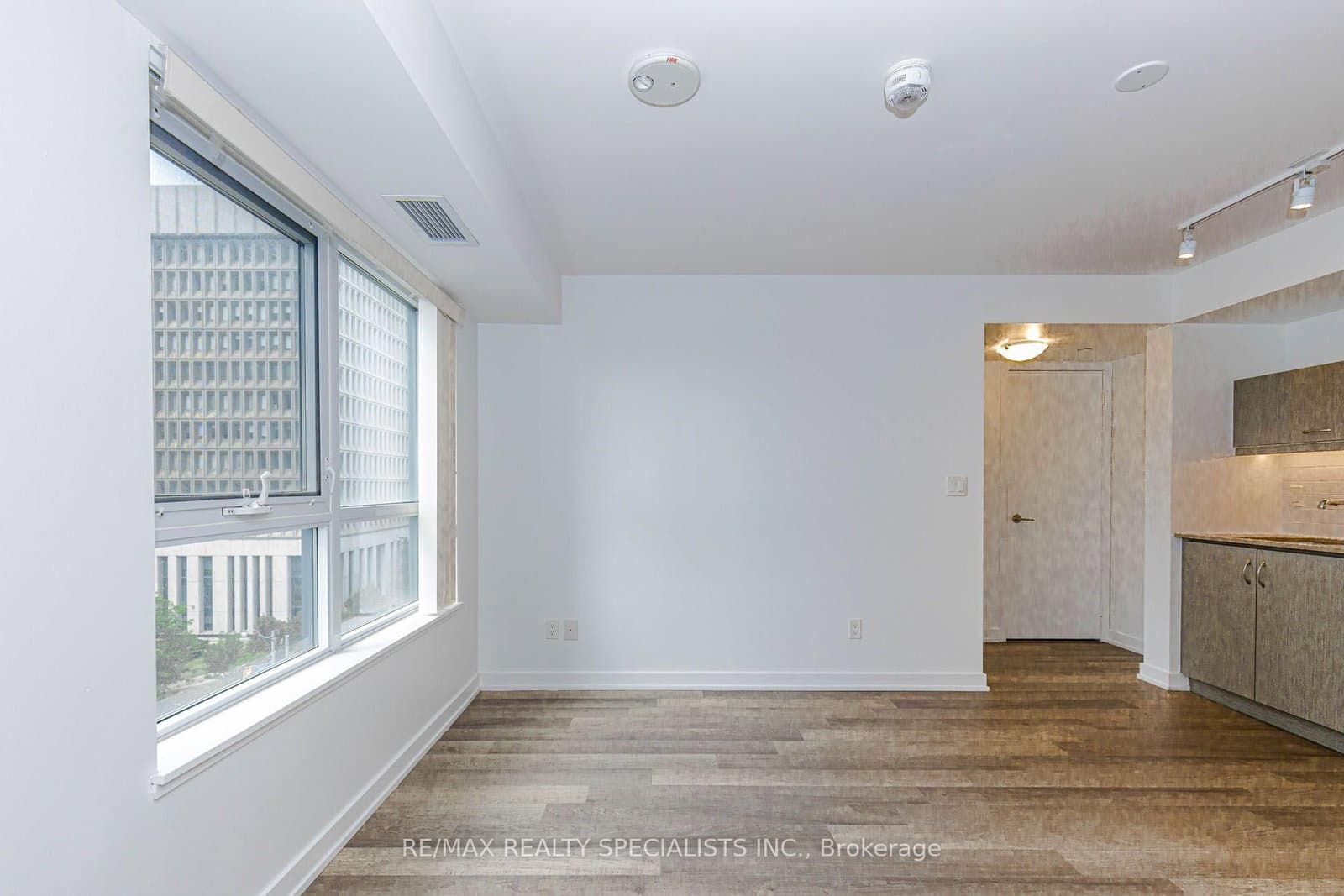181 Huron Street, Unit 604 thumbnail 10