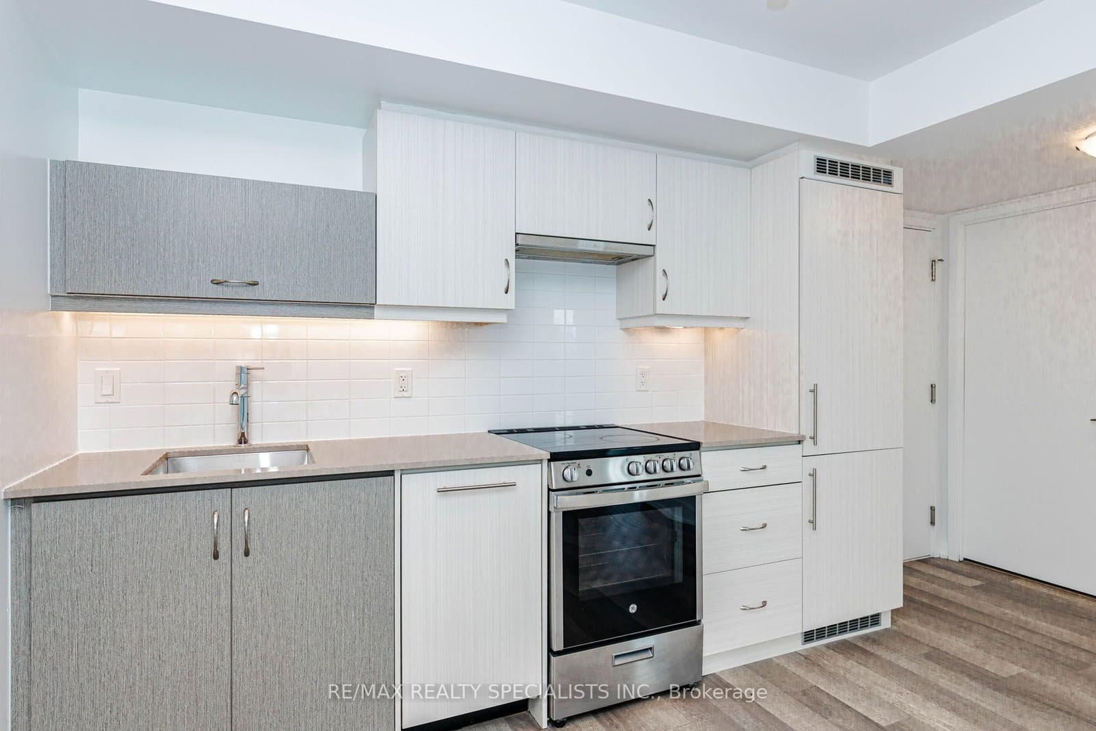 181 Huron Street, Unit 604 thumbnail 12