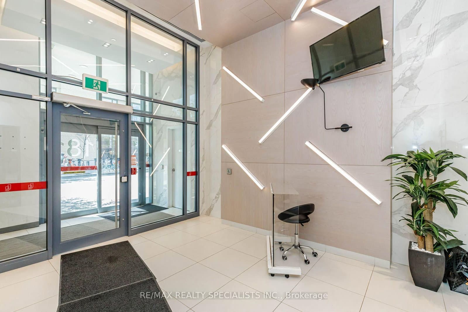 181 Huron Street, Unit 604 thumbnail 3