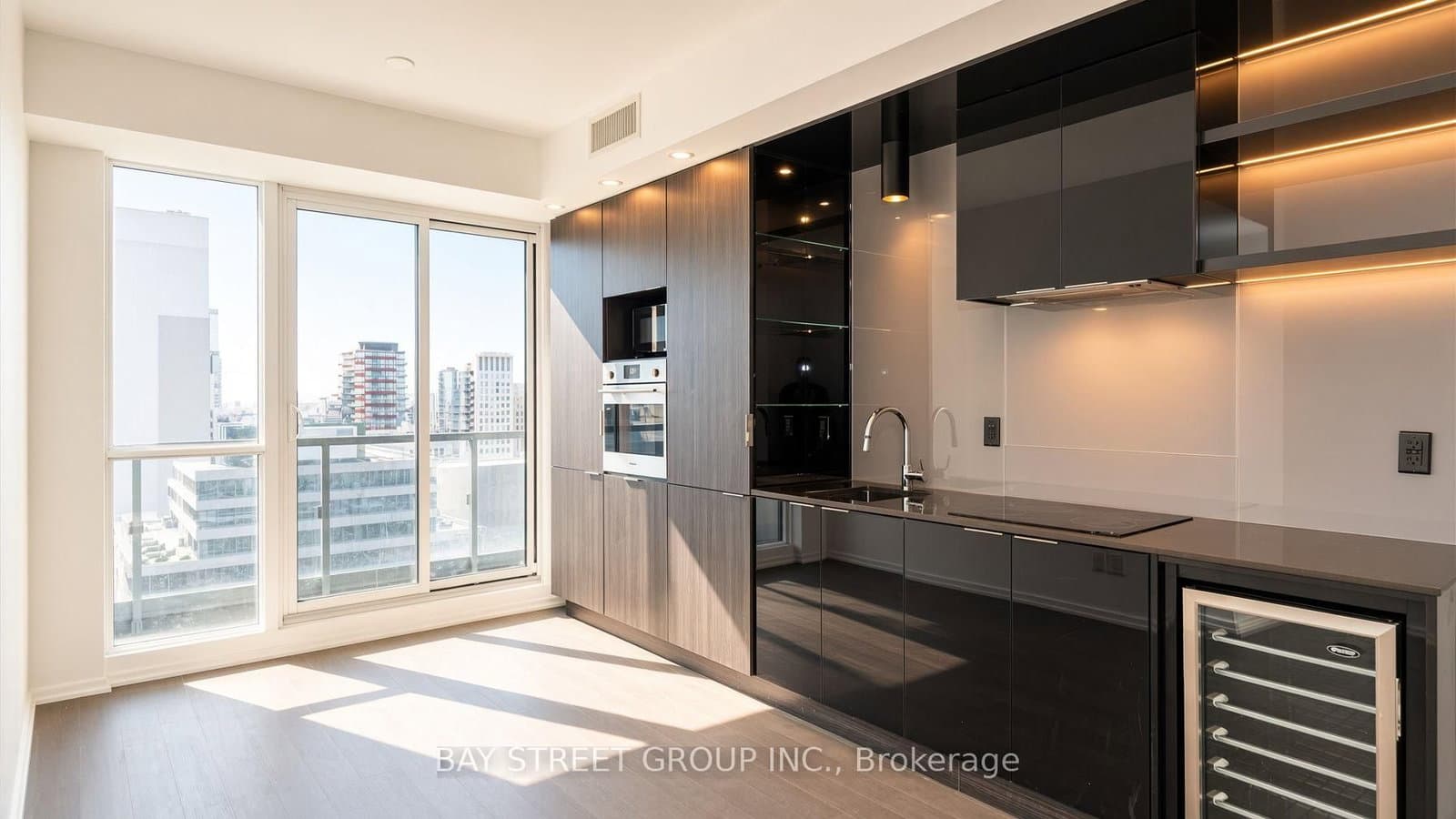 70 Temperance Street, Unit 2012 thumbnail 5