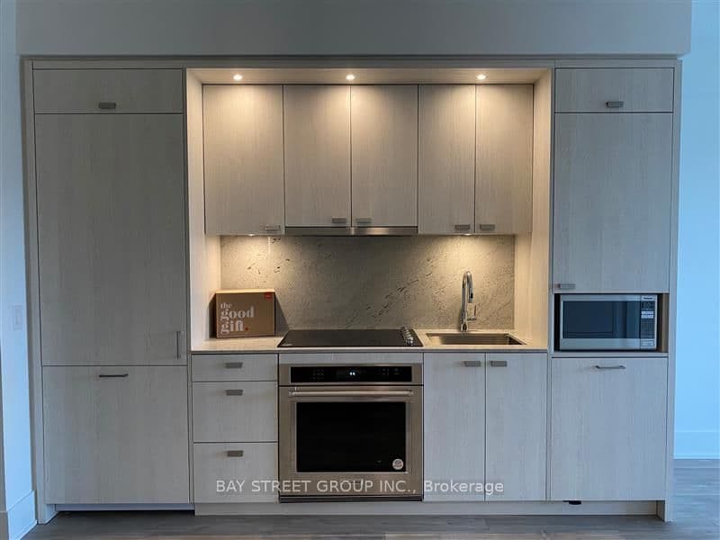 480 Front Street W, Unit 801 thumbnail 28