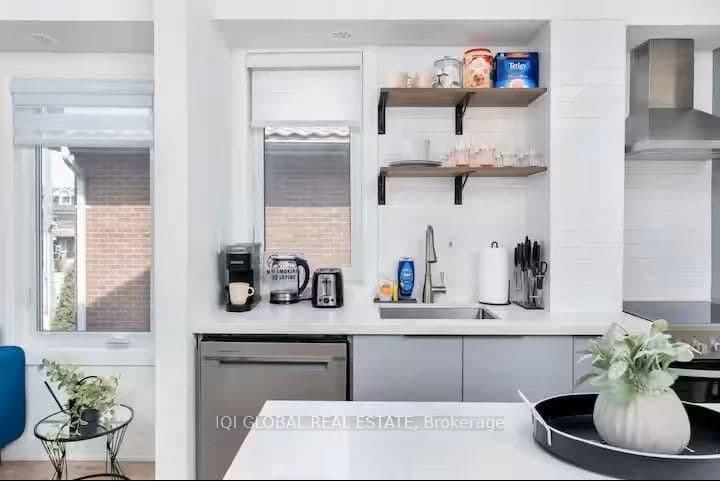 525 Ossington Avenue, Unit 2nd Floor - Image 1
