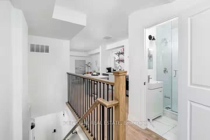 525 Ossington Avenue, Unit 2nd Floor thumbnail 3