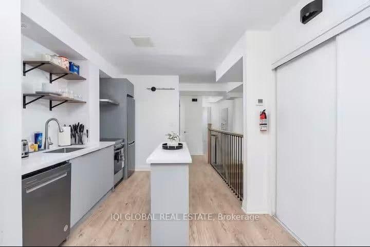 525 Ossington Avenue, Unit 2nd Floor thumbnail 4