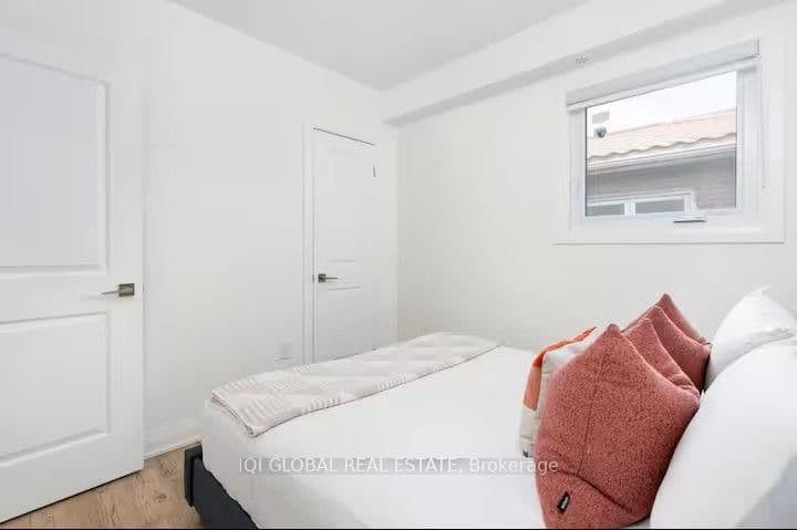 525 Ossington Avenue, Unit 2nd Floor thumbnail 8