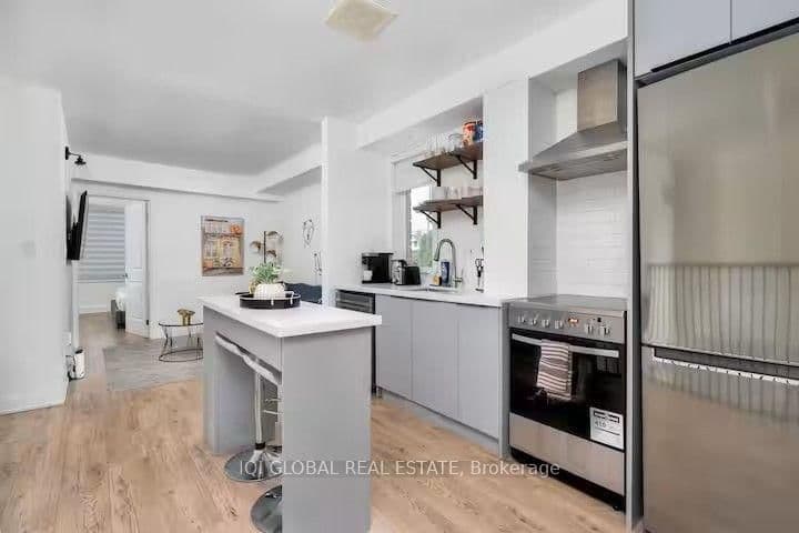 525 Ossington Avenue, Unit Mainfloor - Image 1