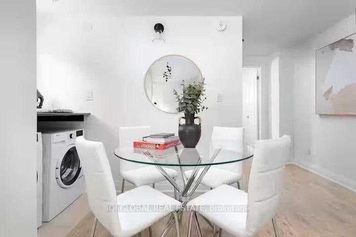 525 Ossington Avenue, Unit Mainfloor thumbnail 4