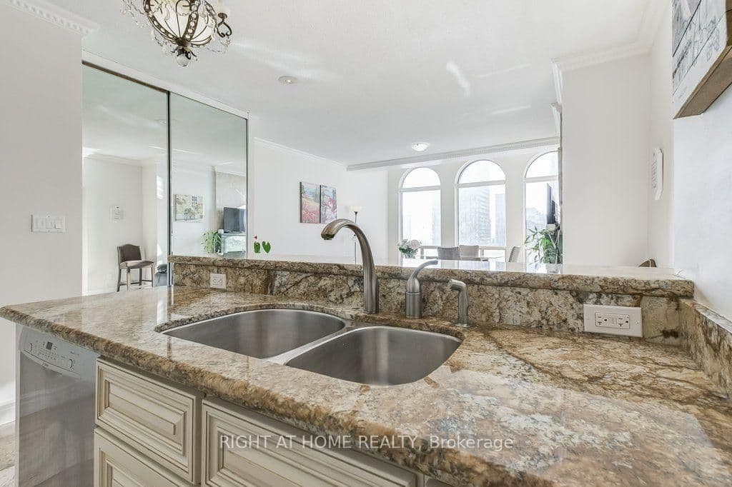 25 Grenville Street, Unit PH2 thumbnail 10