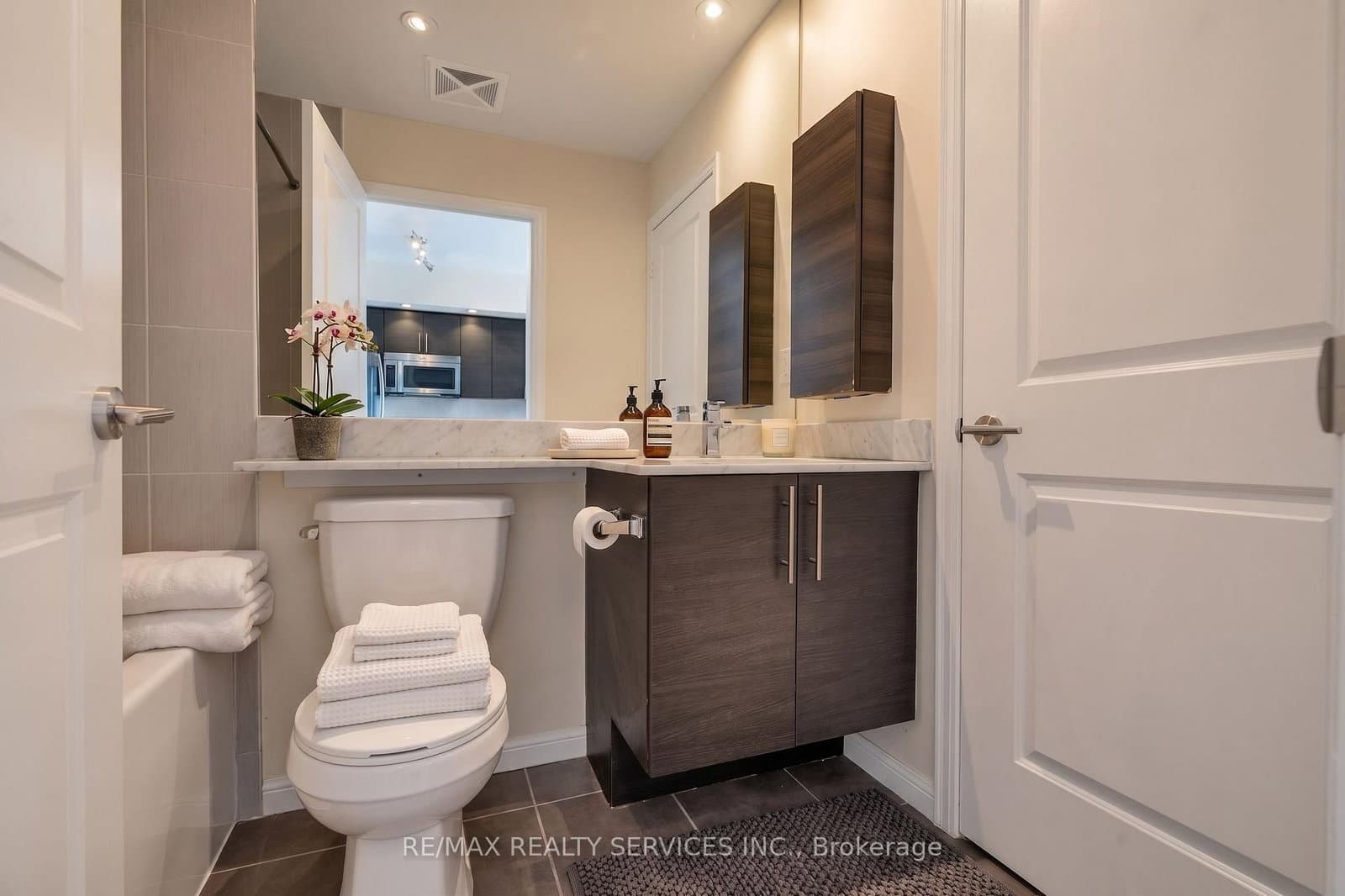 85 East Liberty Street, Unit 1802 thumbnail 11