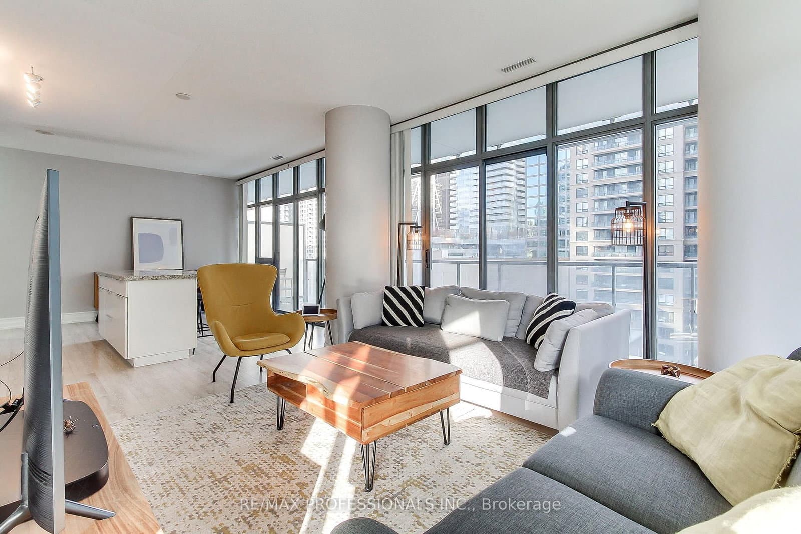33 Charles Street E, Unit 710 thumbnail 20