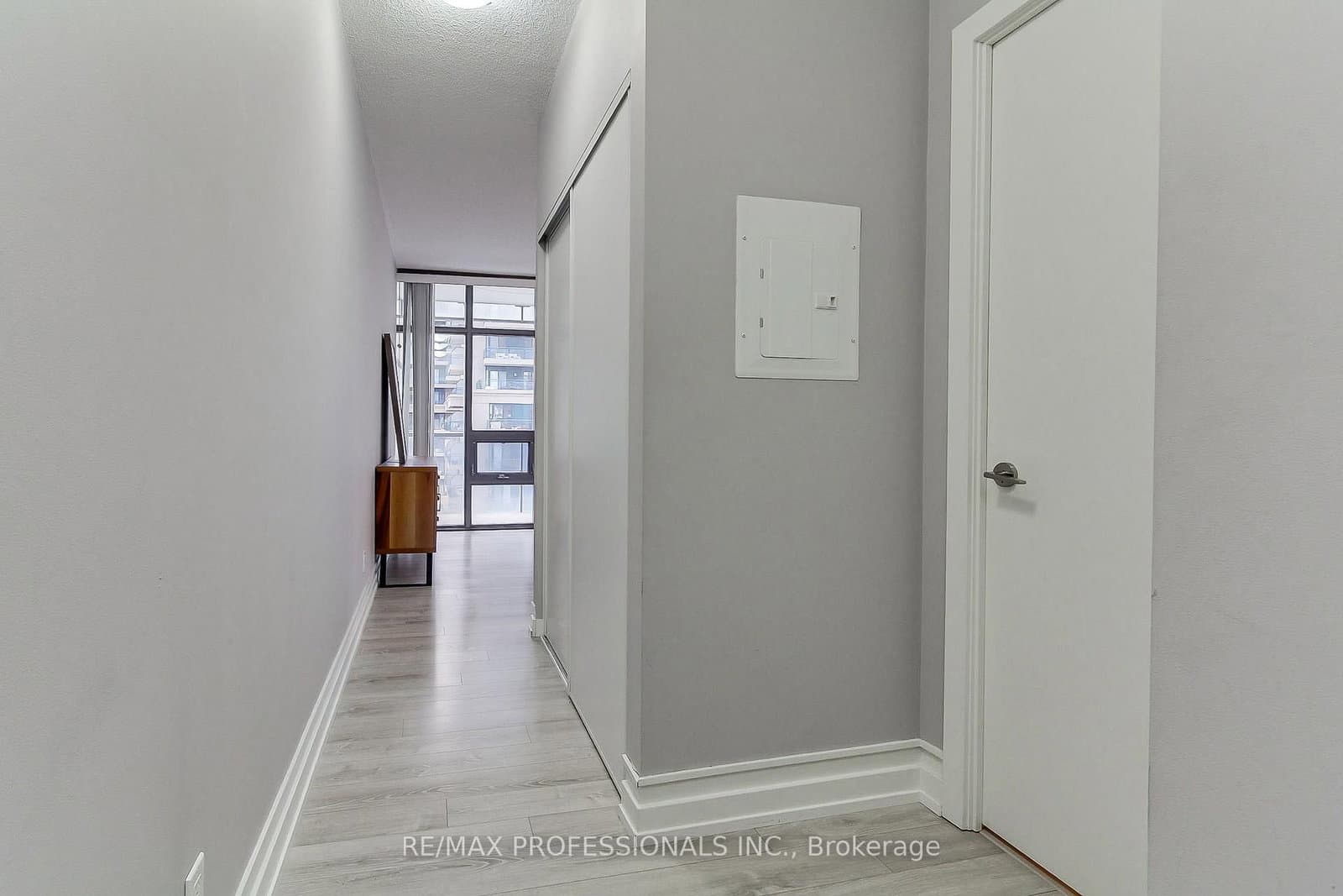 33 Charles Street E, Unit 710 thumbnail 8