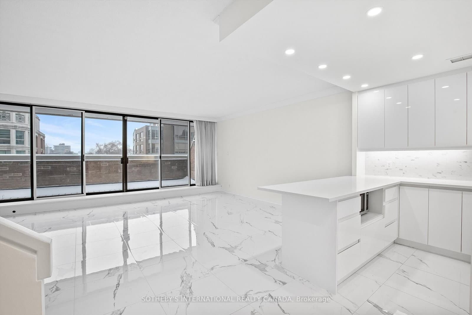 55A Avenue Road, Unit 408 thumbnail 13