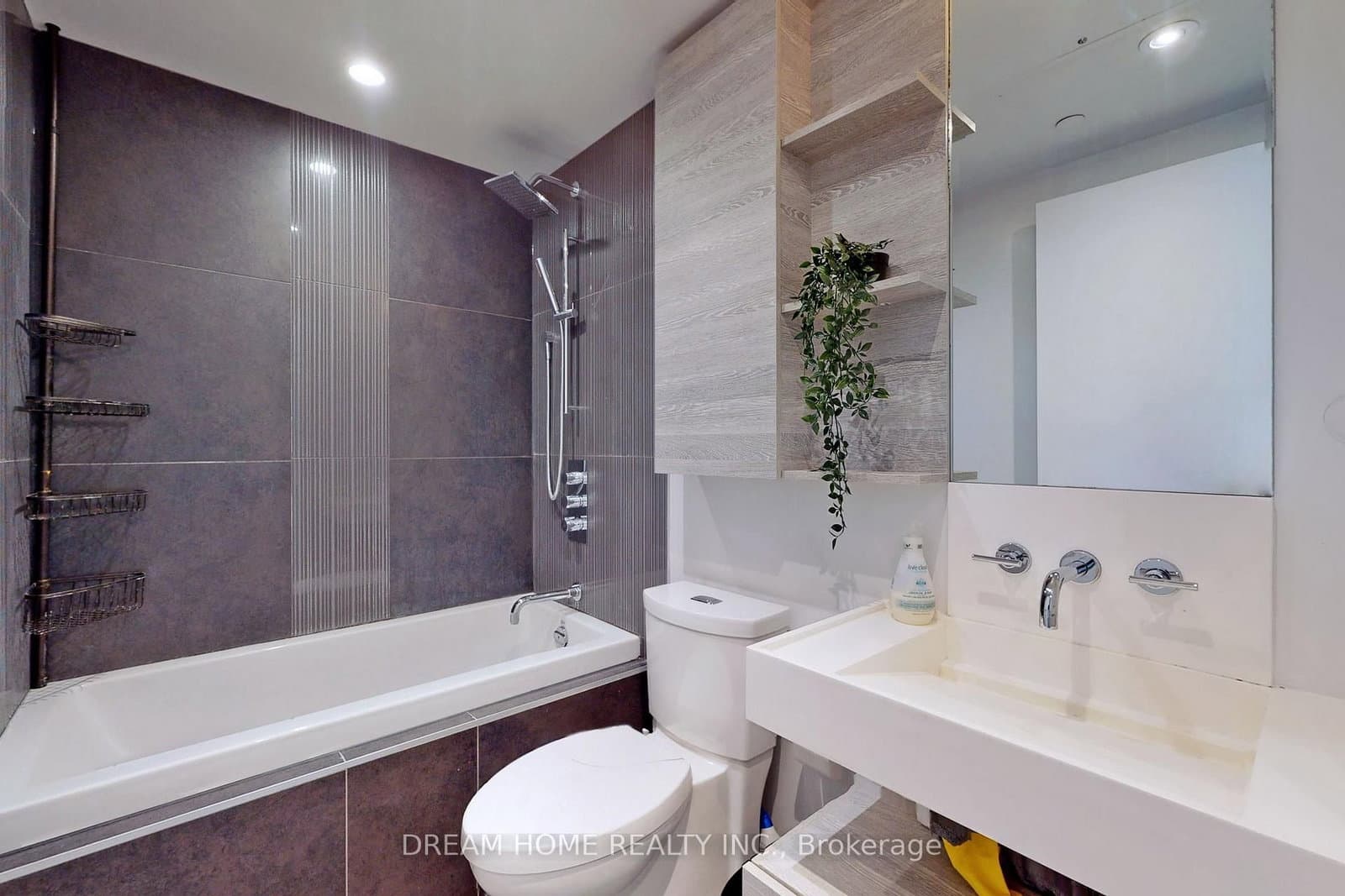 5 St Joseph Street, Unit 3801 thumbnail 8