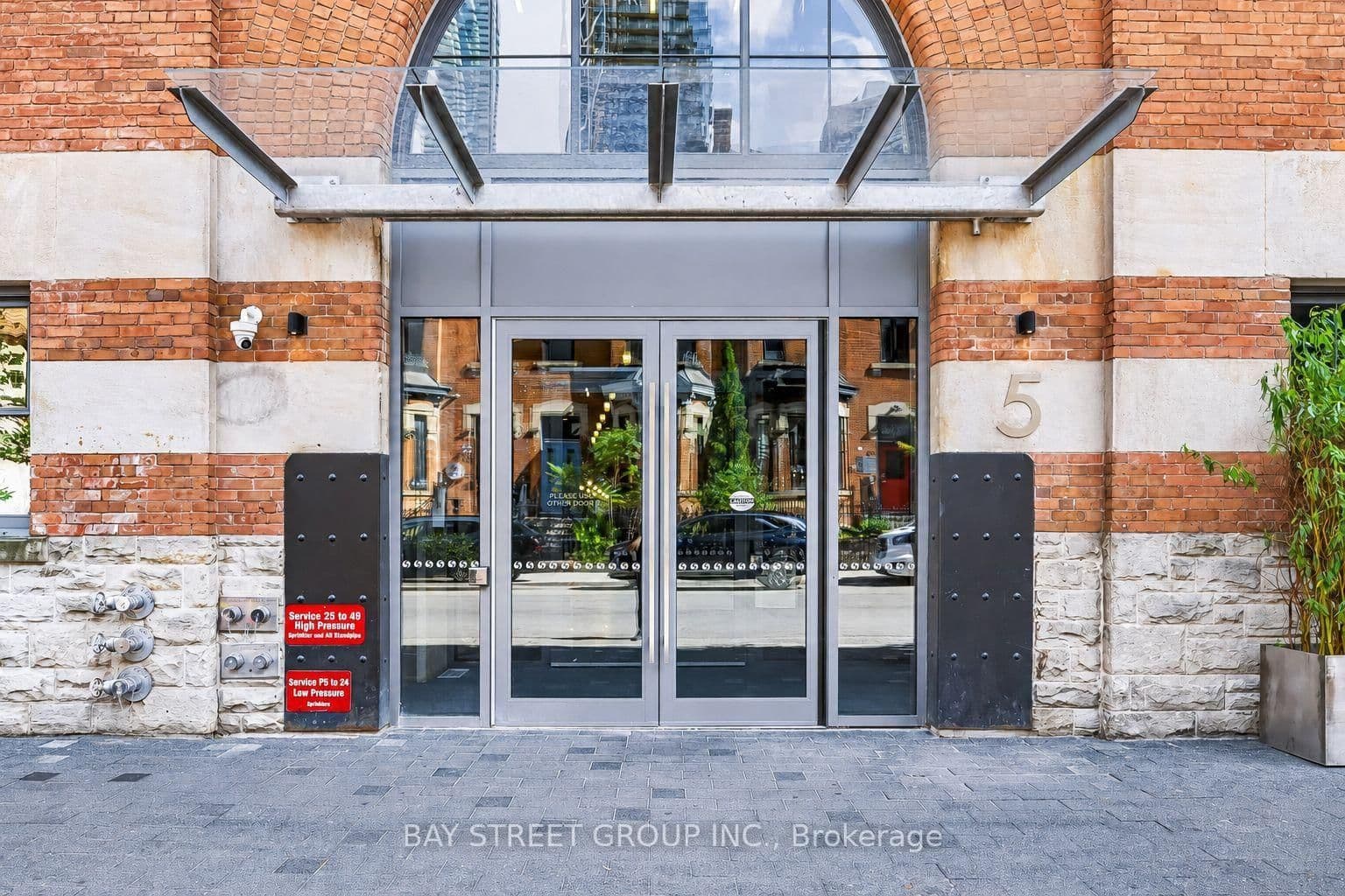 5 St Joseph Street, Unit 908 thumbnail 3