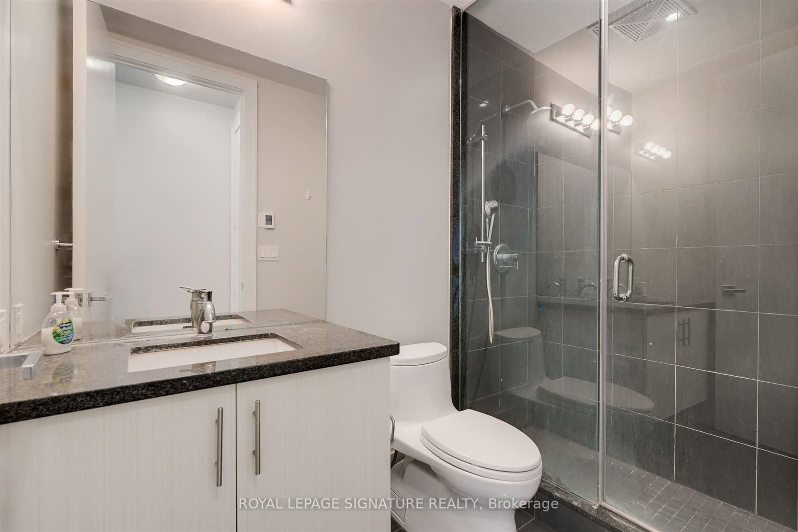 29 Queens Quay E, Unit 424 thumbnail 12