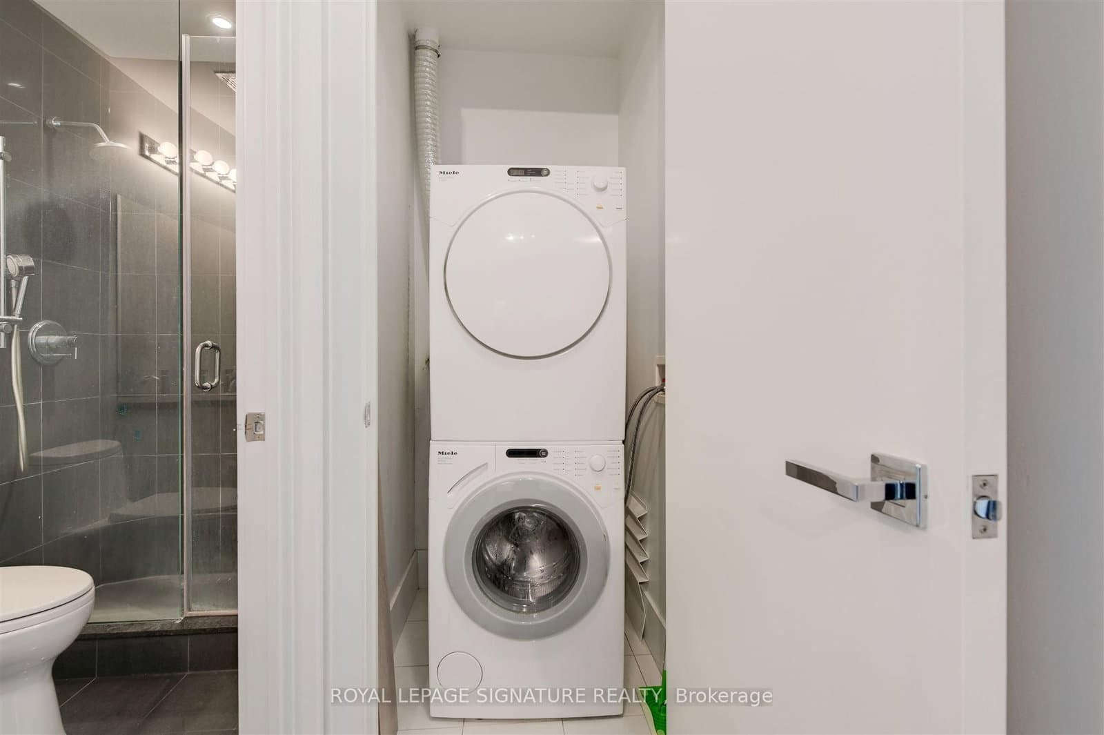 29 Queens Quay E, Unit 424 thumbnail 13