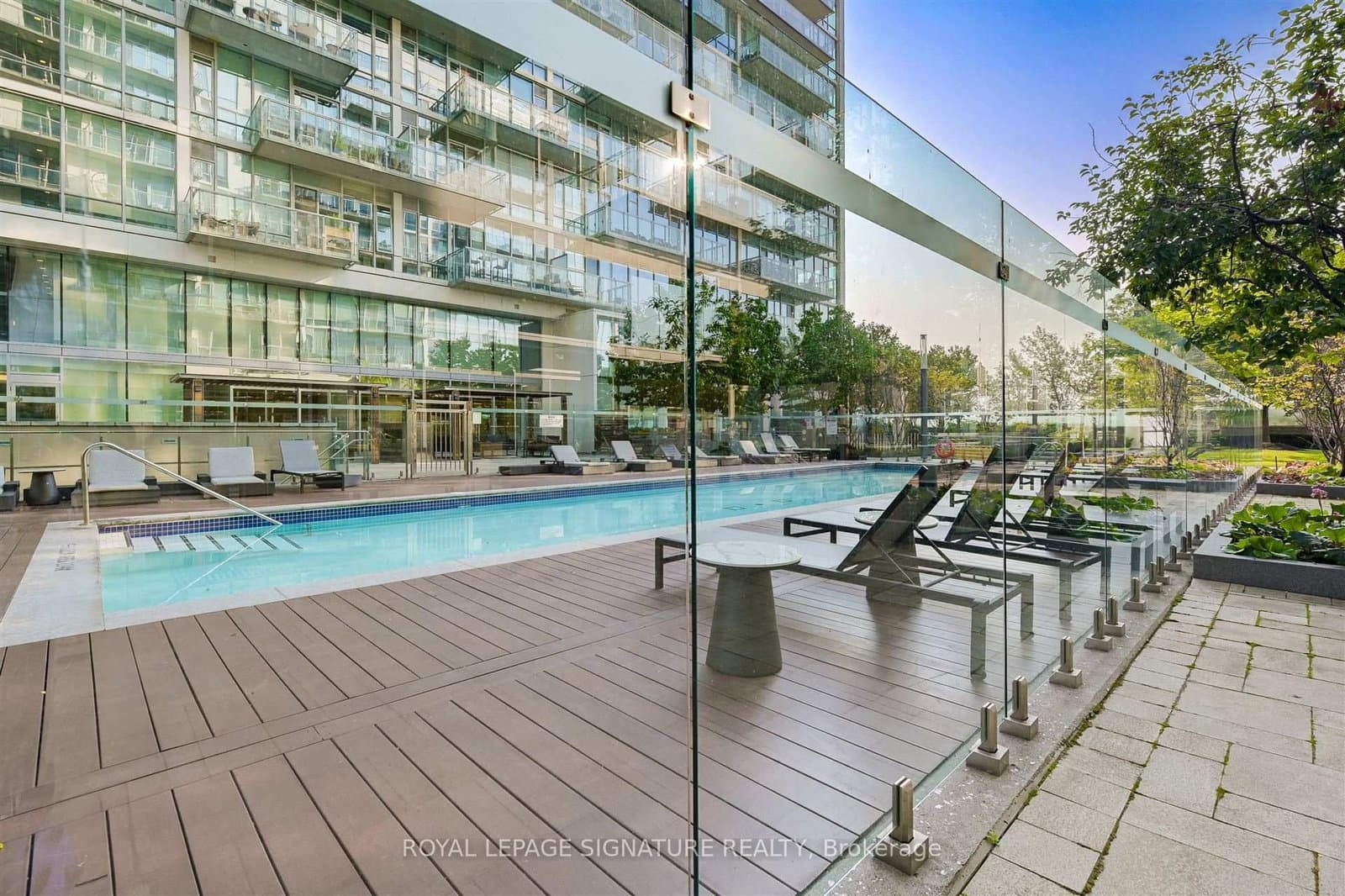 29 Queens Quay E, Unit 424 thumbnail 14