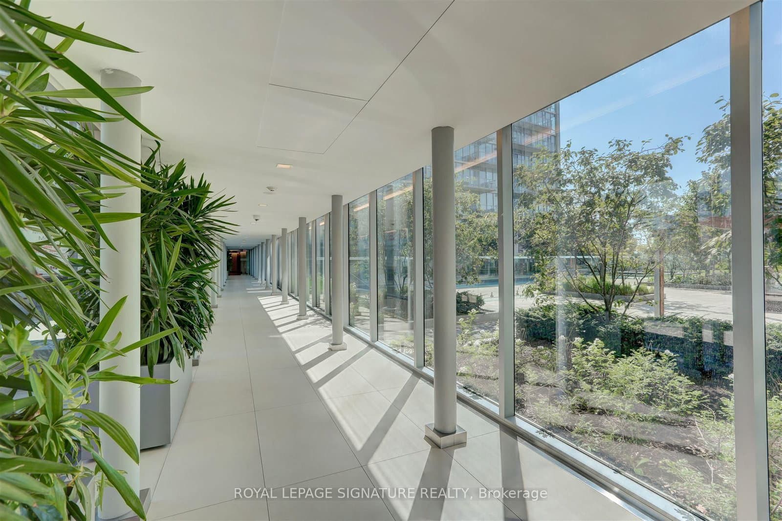 29 Queens Quay E, Unit 424 thumbnail 17