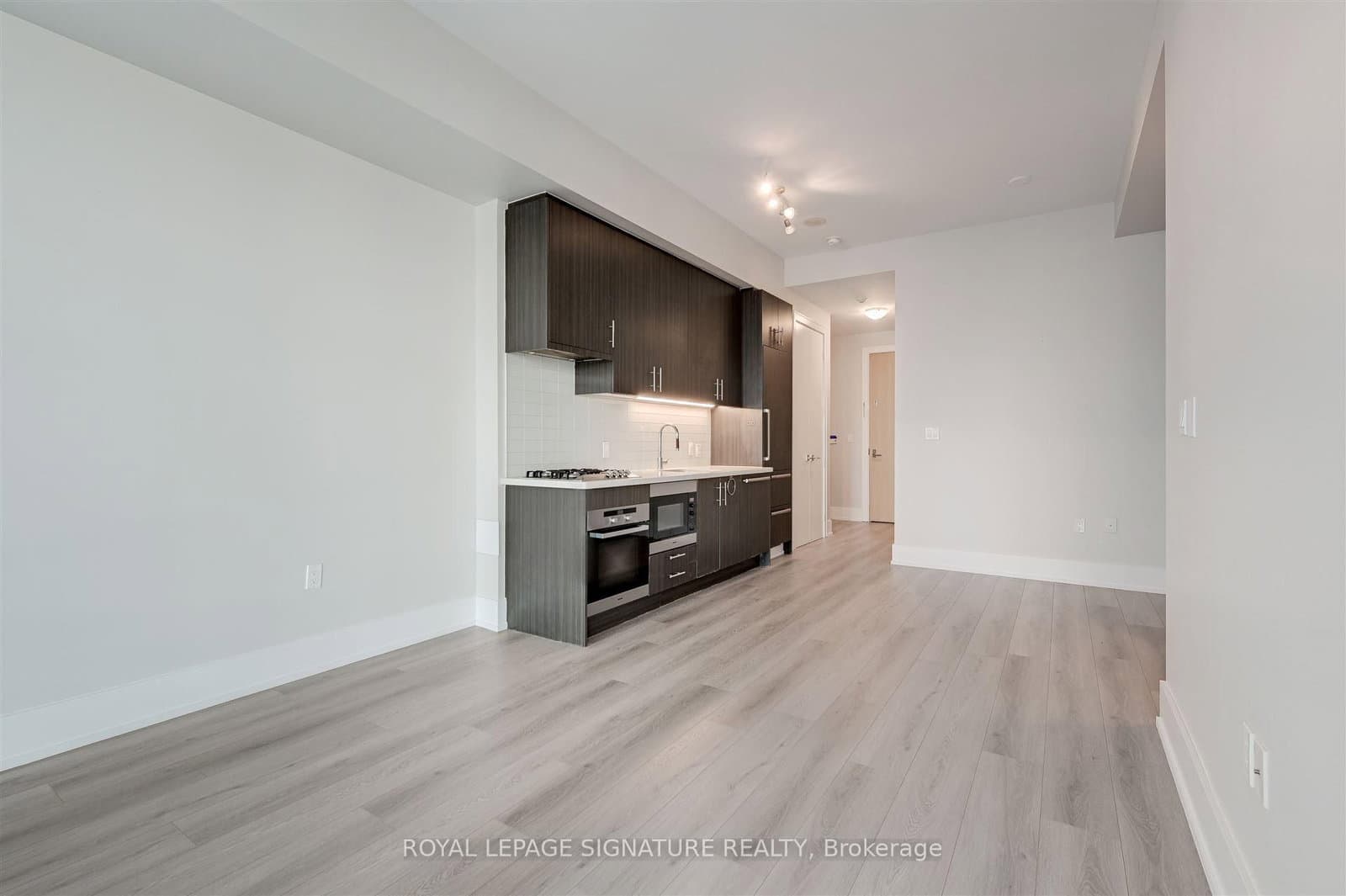 29 Queens Quay E, Unit 424 thumbnail 2
