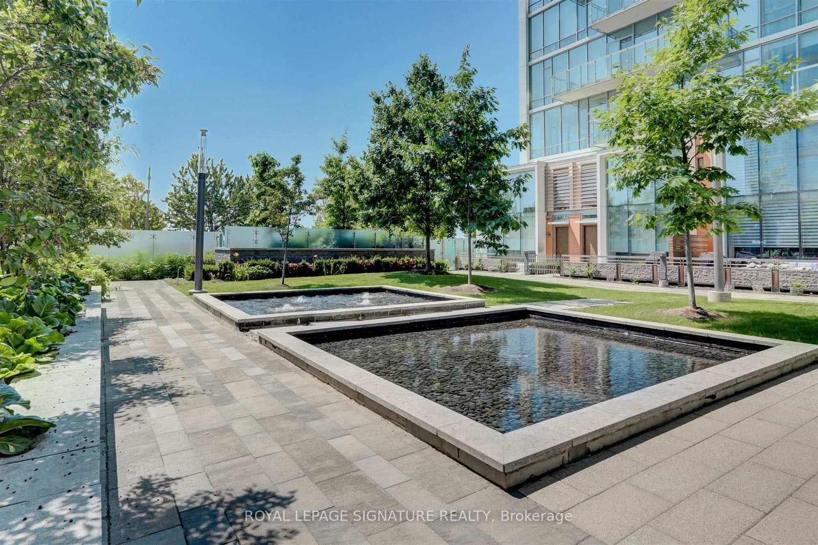 29 Queens Quay E, Unit 424 thumbnail 21