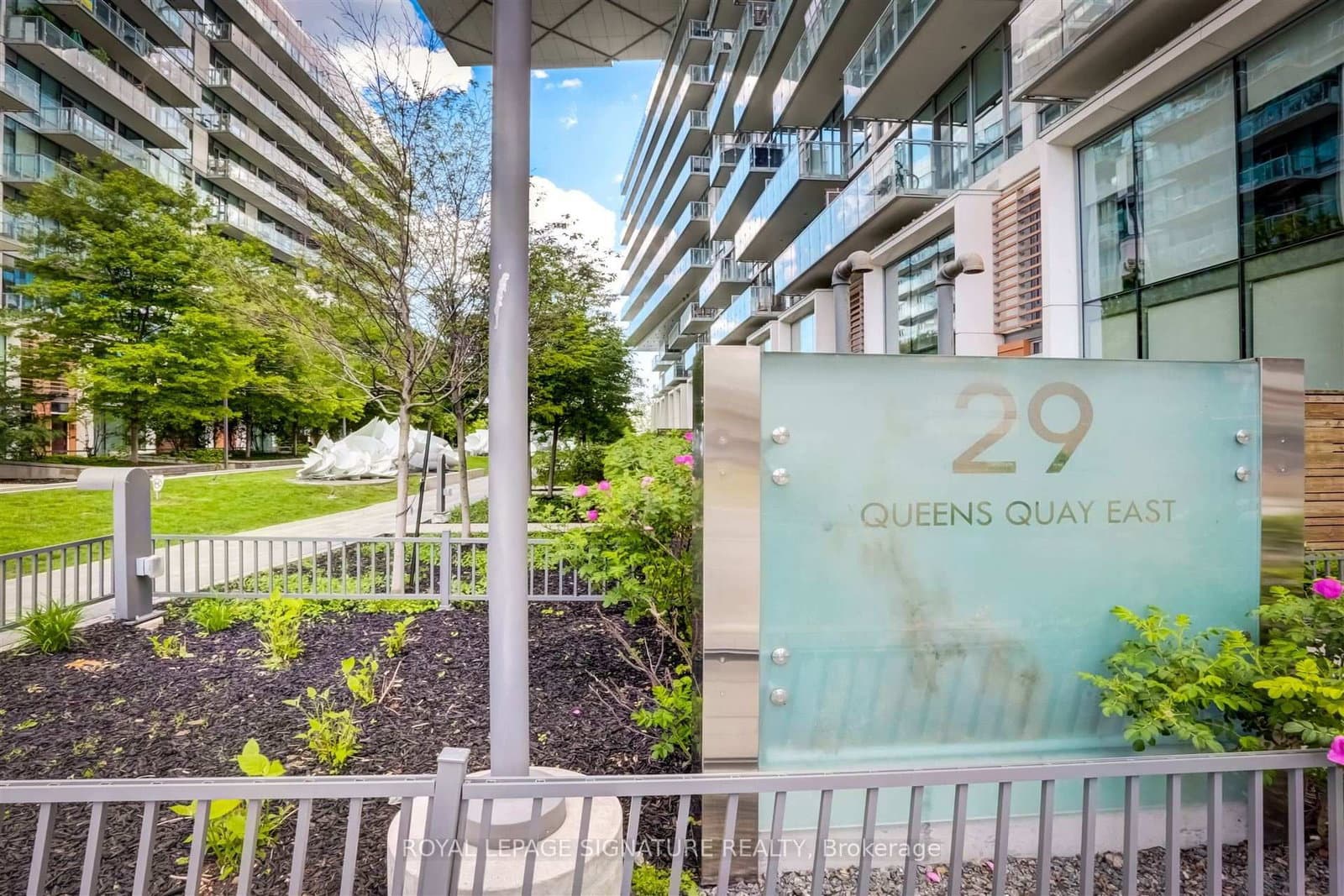 29 Queens Quay E, Unit 424 thumbnail 23