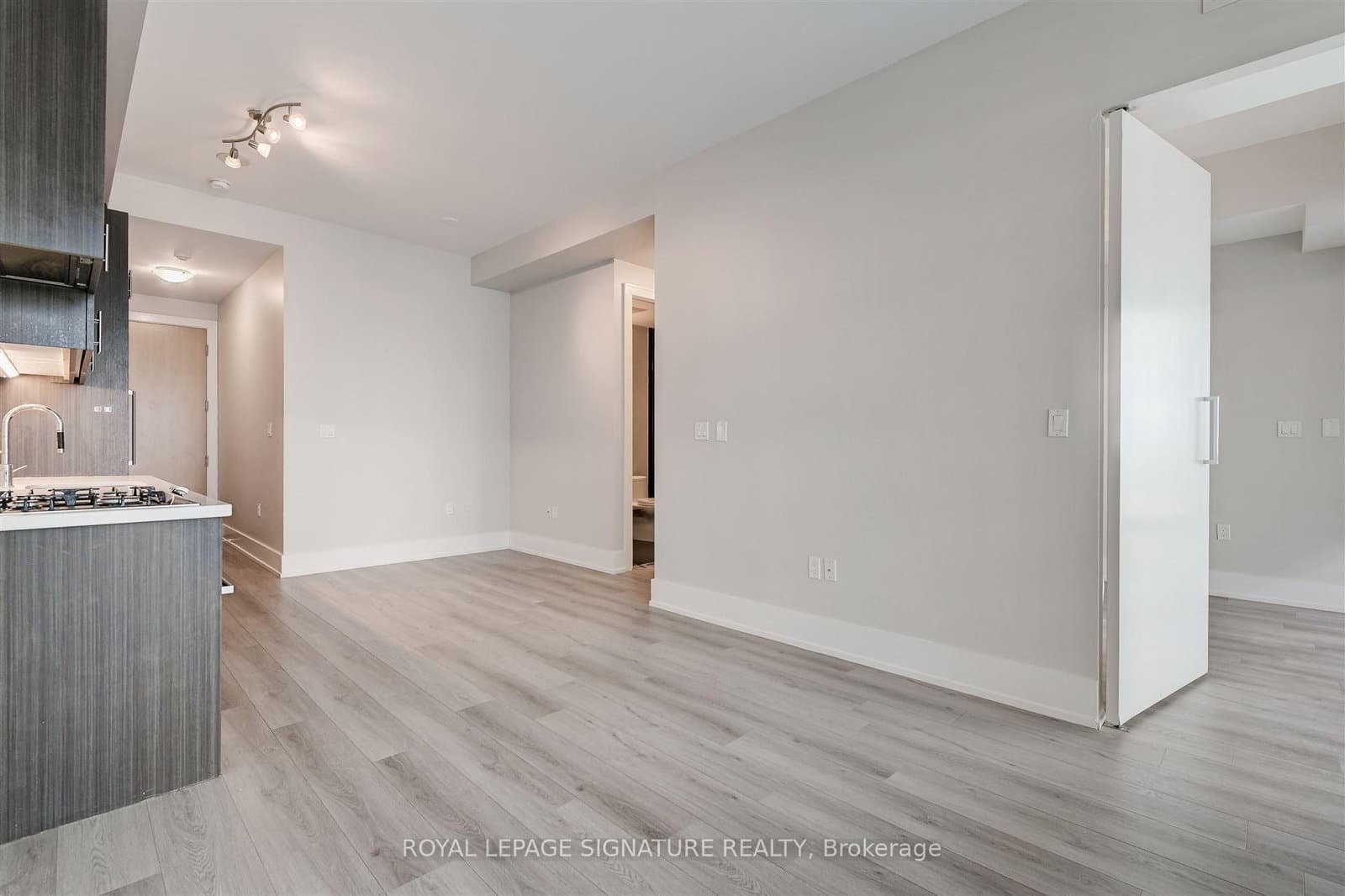 29 Queens Quay E, Unit 424 thumbnail 5