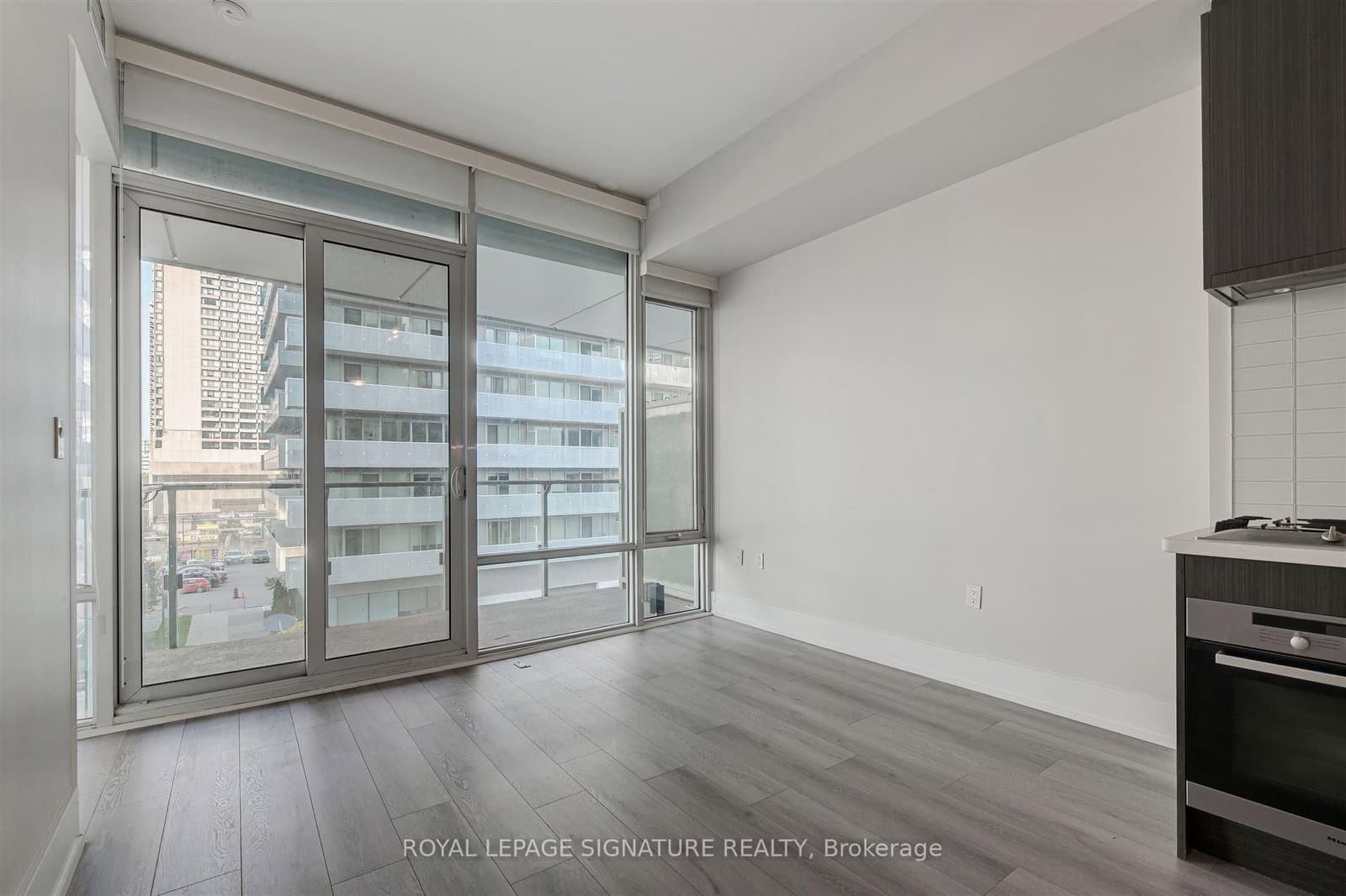 29 Queens Quay E, Unit 424 thumbnail 6