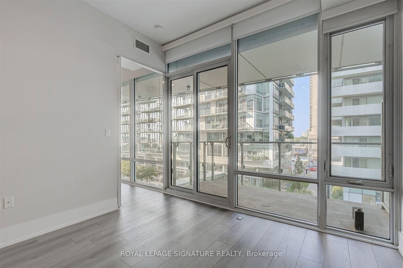 29 Queens Quay E, Unit 424 thumbnail 8