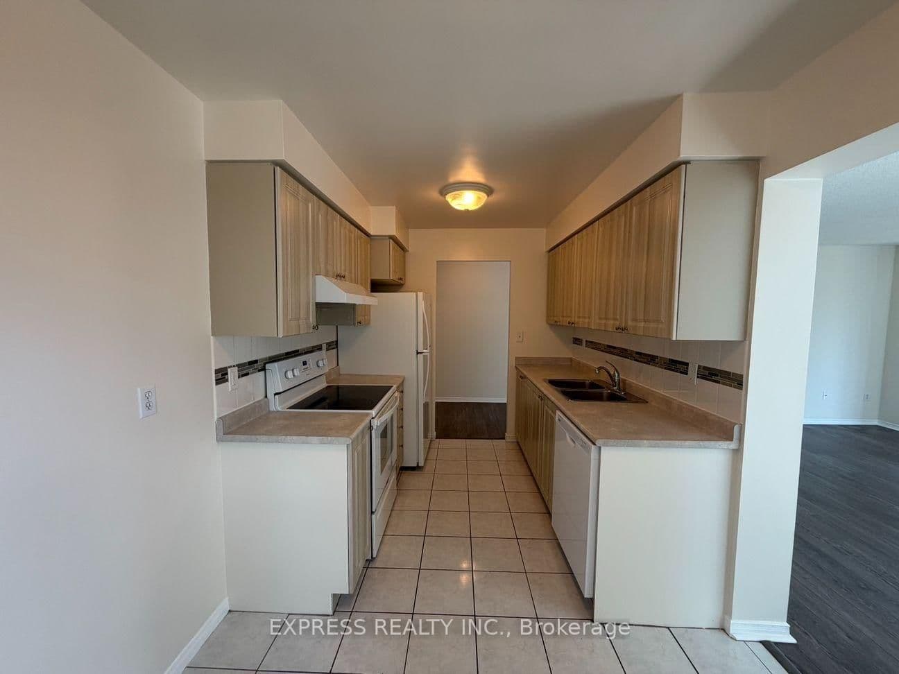 39 Pemberton Avenue, Unit PH11 thumbnail 3