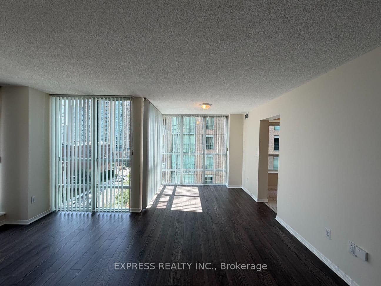 39 Pemberton Avenue, Unit PH11 thumbnail 5