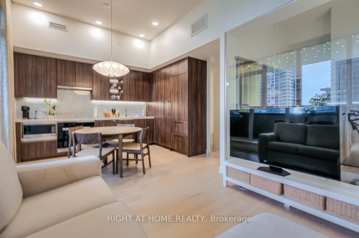95 McMahon Drive, Unit 511 thumbnail 14