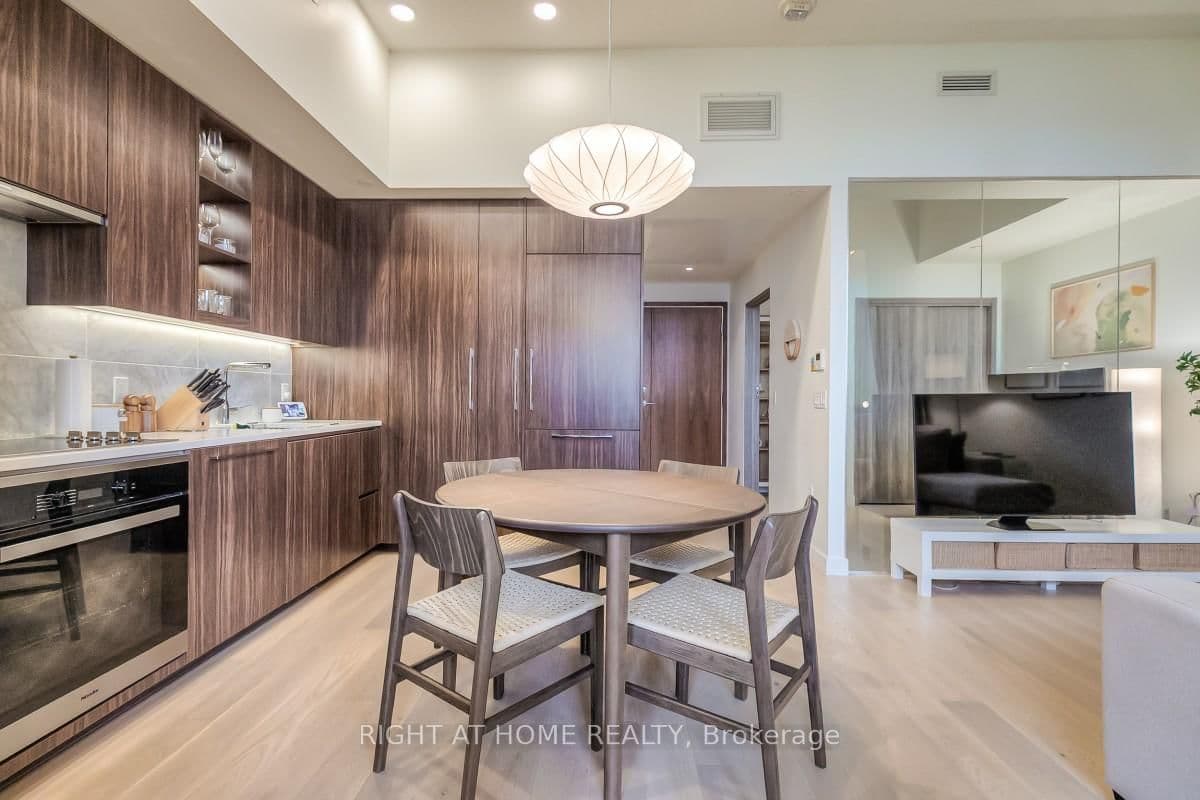 95 McMahon Drive, Unit 511 thumbnail 15