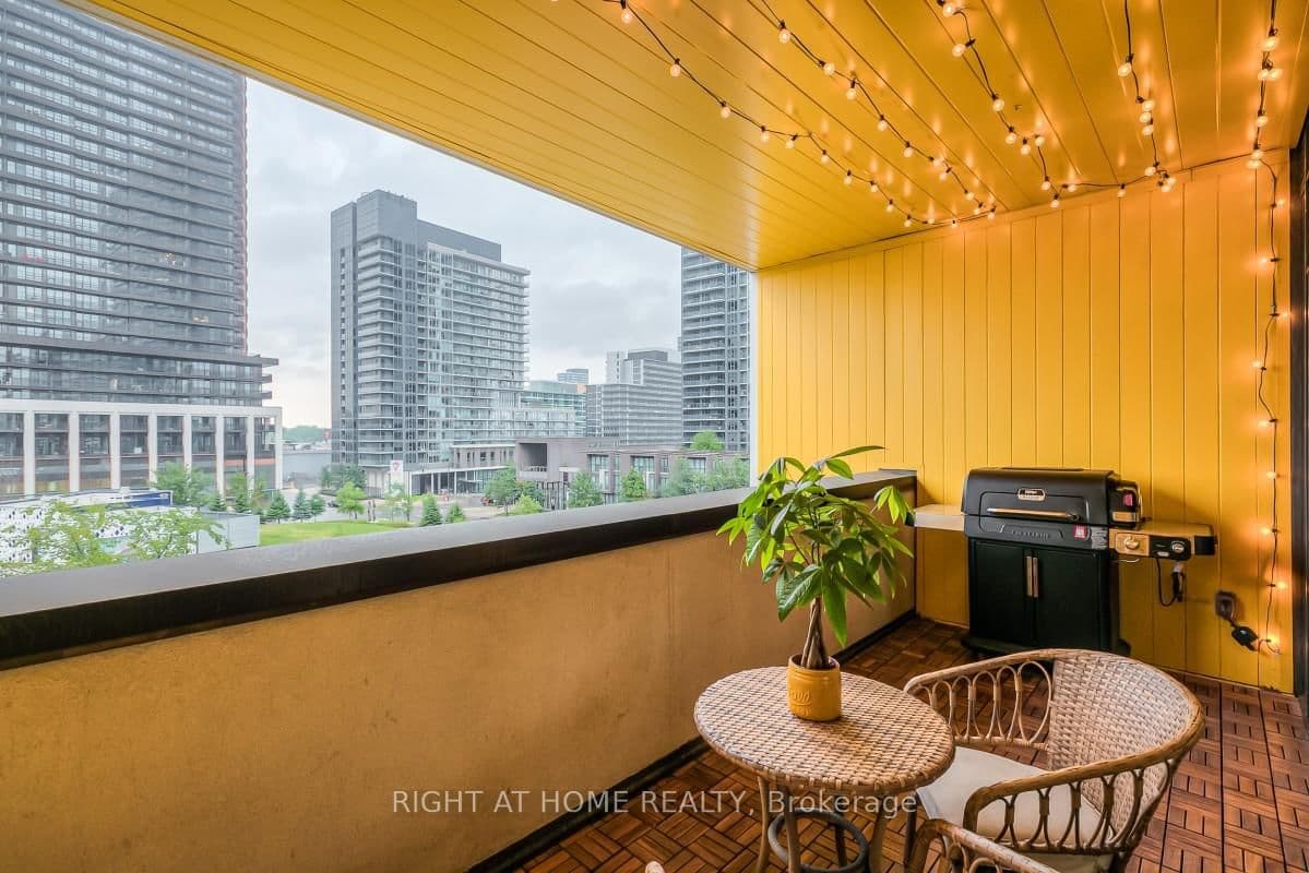 95 McMahon Drive, Unit 511 thumbnail 17