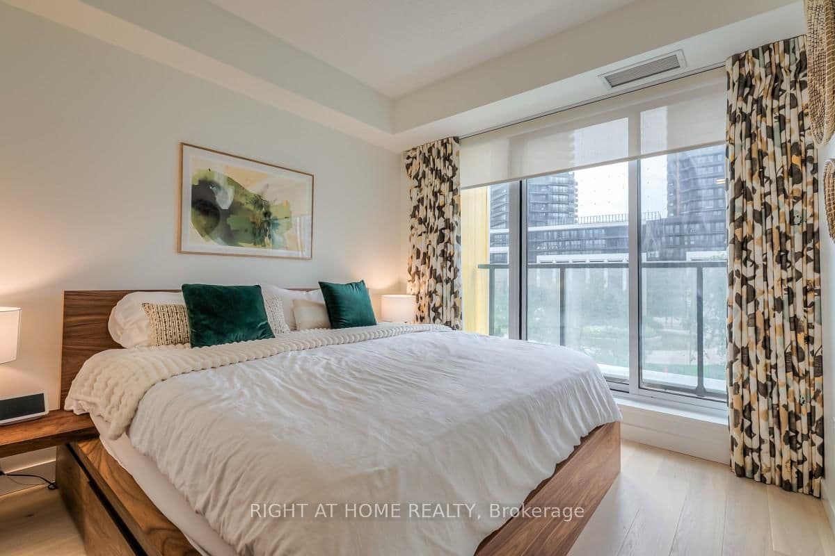 95 McMahon Drive, Unit 511 thumbnail 23