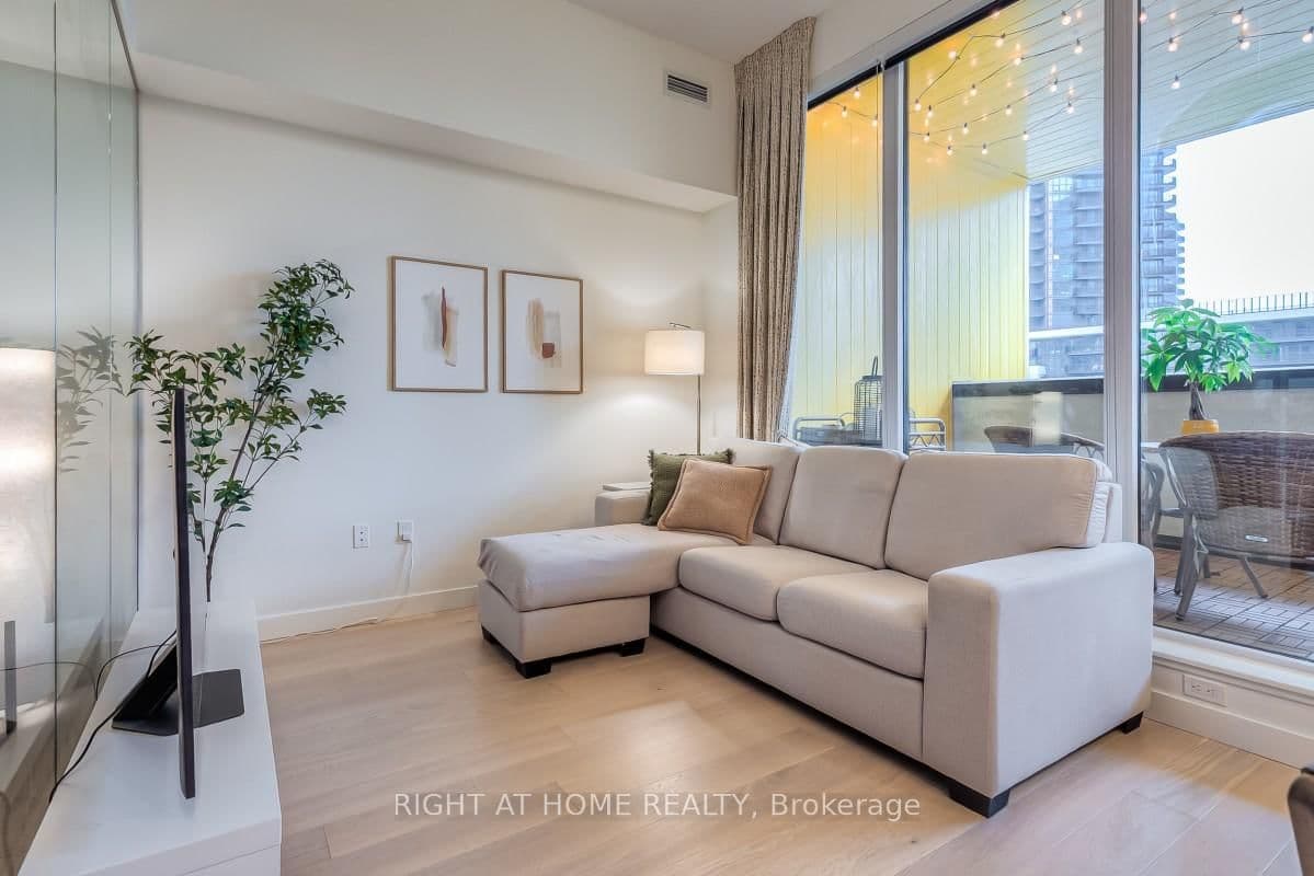 95 McMahon Drive, Unit 511 thumbnail 3