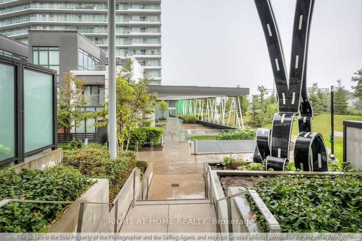 95 McMahon Drive, Unit 511 thumbnail 35