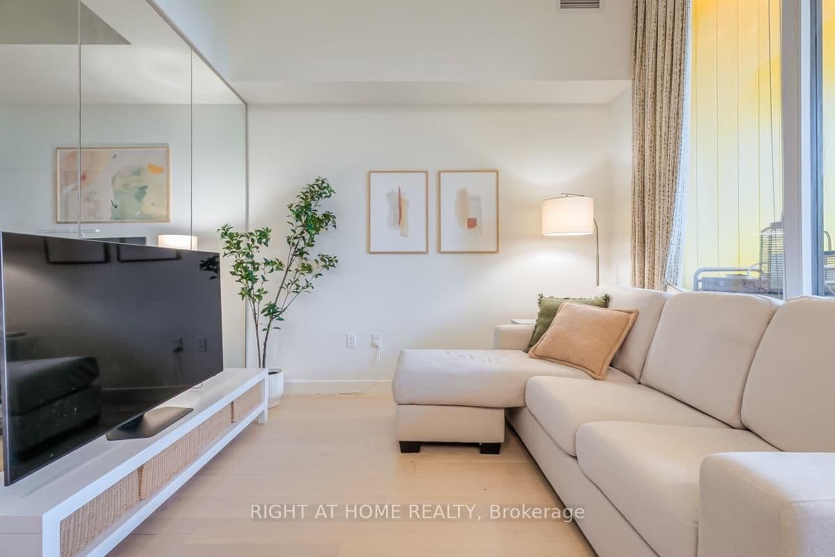 95 McMahon Drive, Unit 511 thumbnail 4