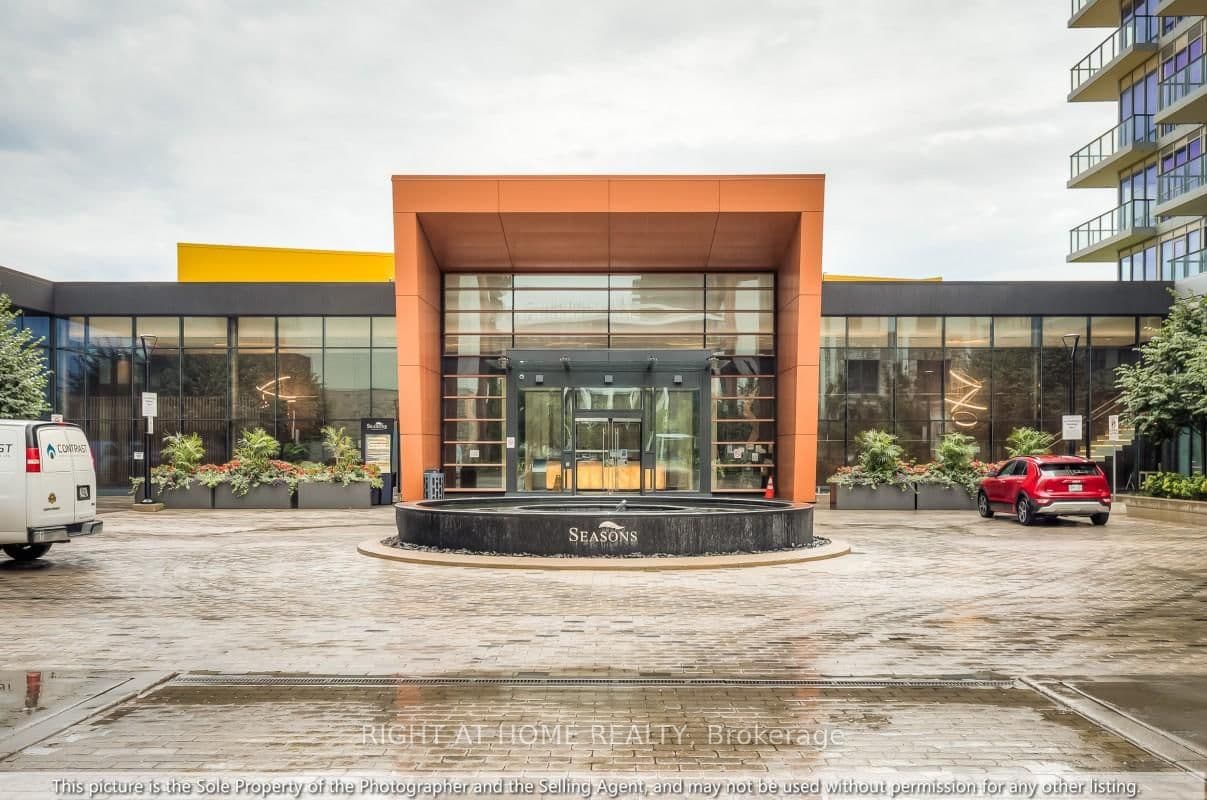 95 McMahon Drive, Unit 511 thumbnail 42