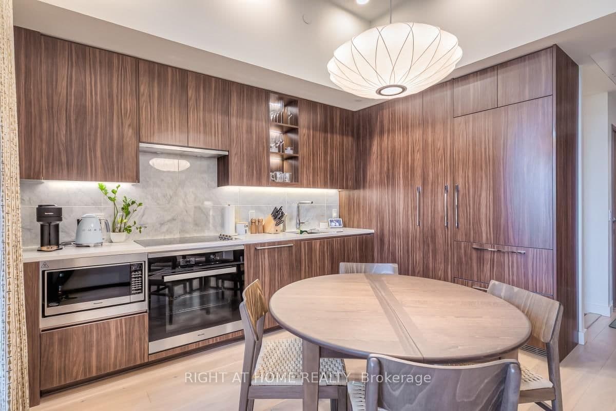 95 McMahon Drive, Unit 511 thumbnail 9