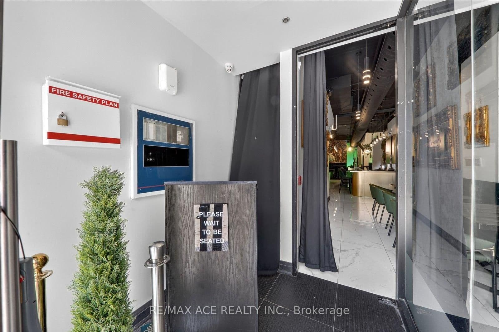 502 Queen Street W thumbnail 4