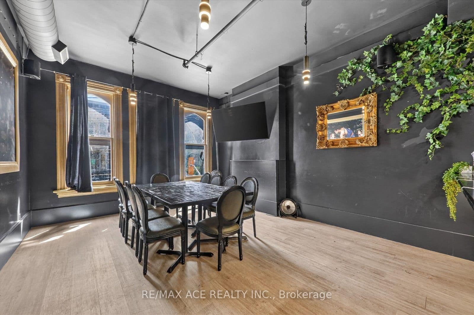 502 Queen Street W thumbnail 40