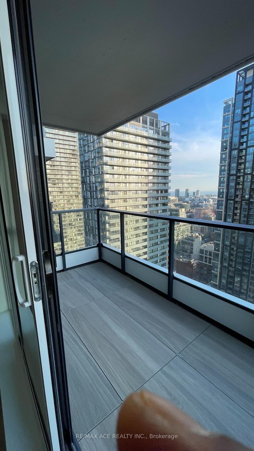 38 Widmer Street, Unit 4011 thumbnail 17