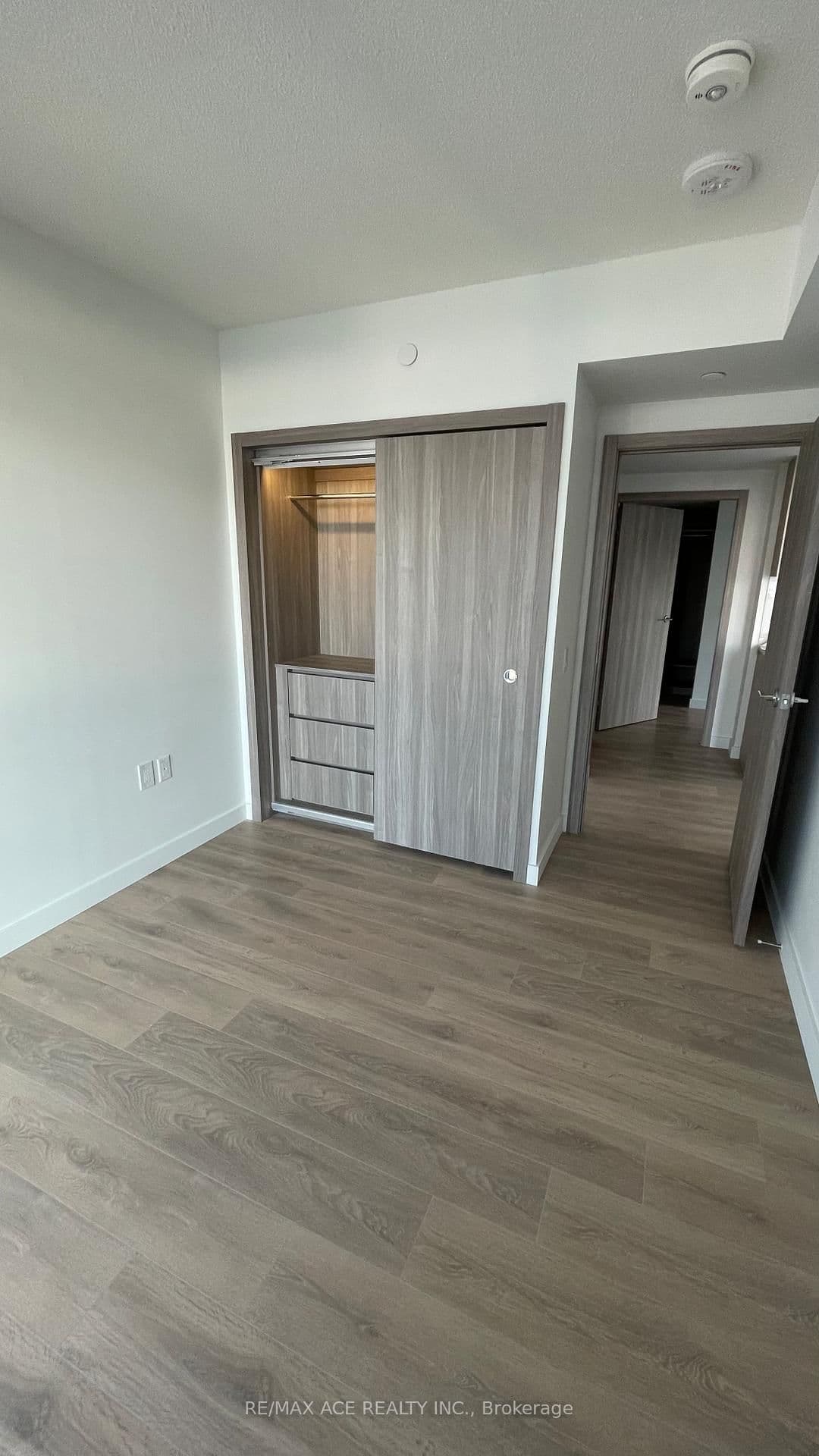 38 Widmer Street, Unit 4011 thumbnail 8
