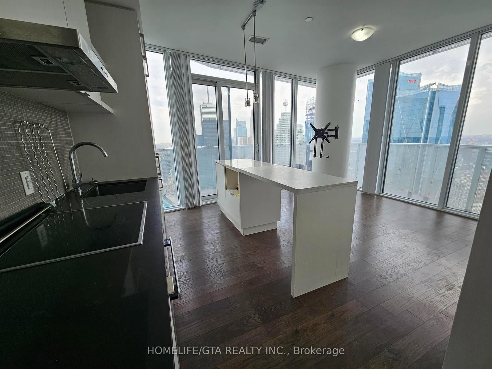 100 Harbour Street, Unit 5904 thumbnail 4