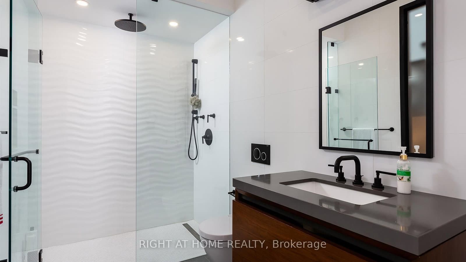 53 Hazelton Avenue thumbnail 27