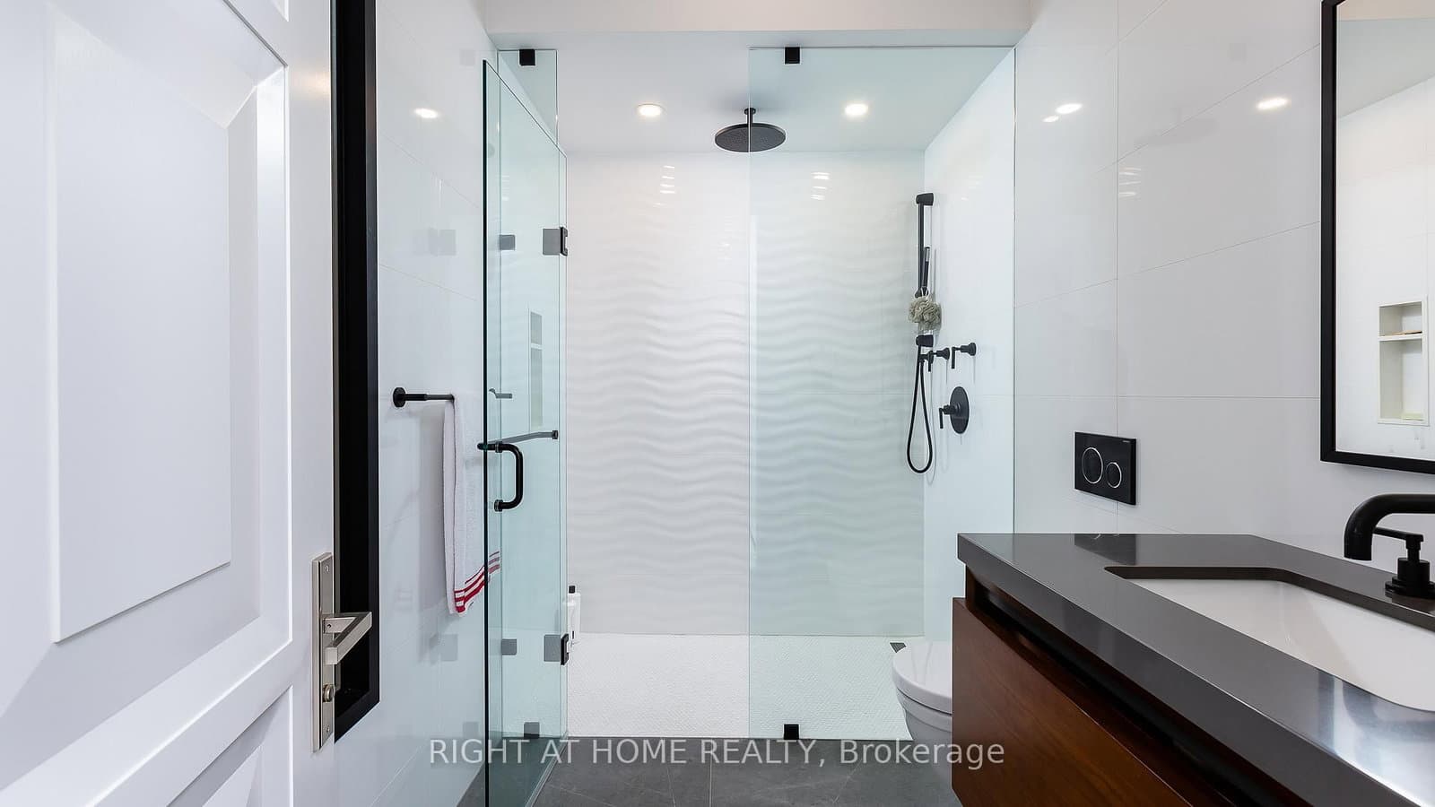 53 Hazelton Avenue thumbnail 28
