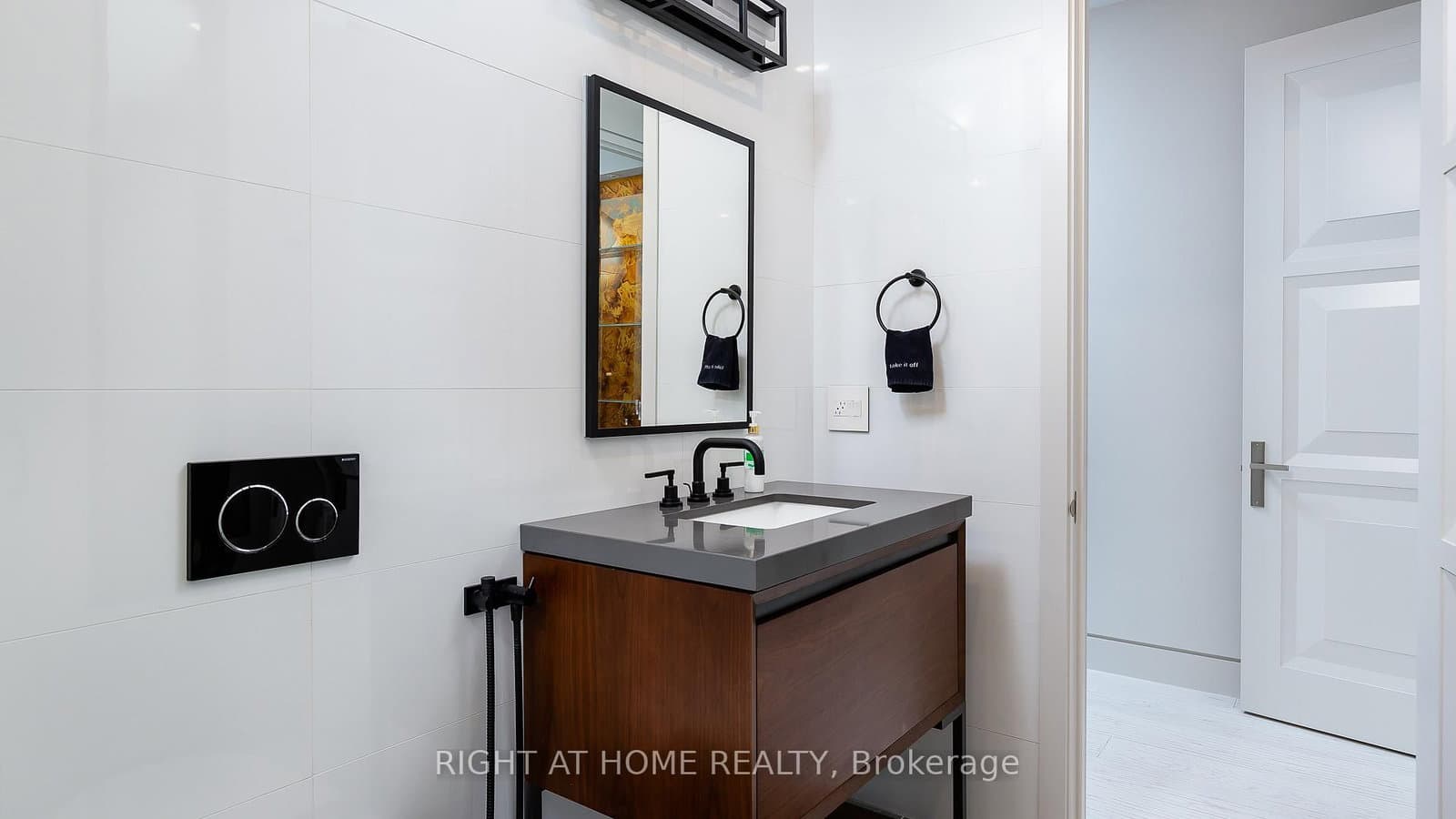 53 Hazelton Avenue thumbnail 29